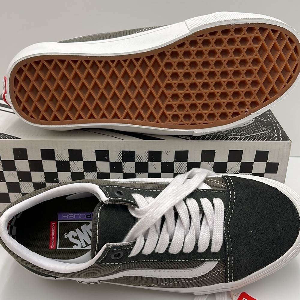 Vans WMNS Skate Old Skool 
Twill Grape Leaf
VN0A5FCB50K
SNEAKERS - Picture 3 of 16